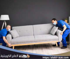 شاحنة نقل عفش حديثة أمام منزل في منطقة الجهراء بالكويت